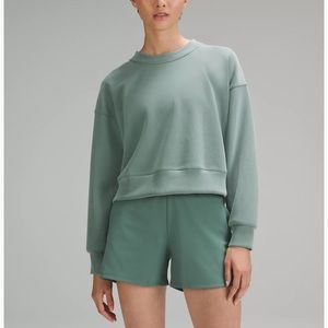 Lululemon softstreme crew in light green size 8